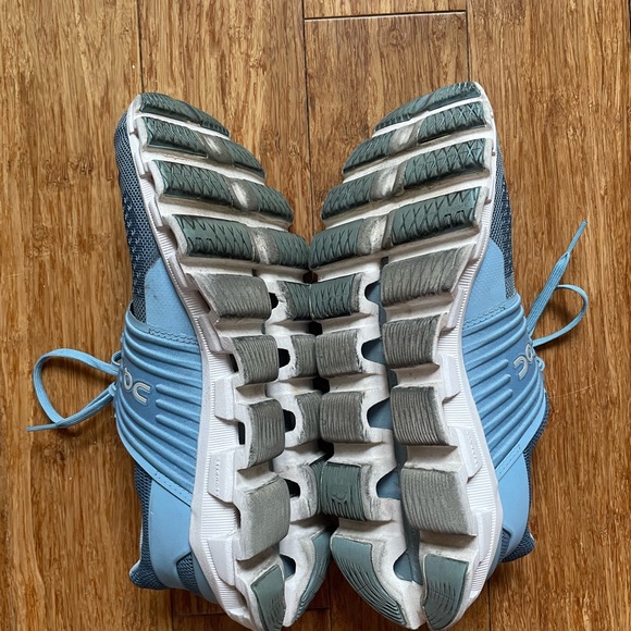 SOLD on another platform On Running Cloudswift Running Shoe Size 9 - Picture 4 of 5